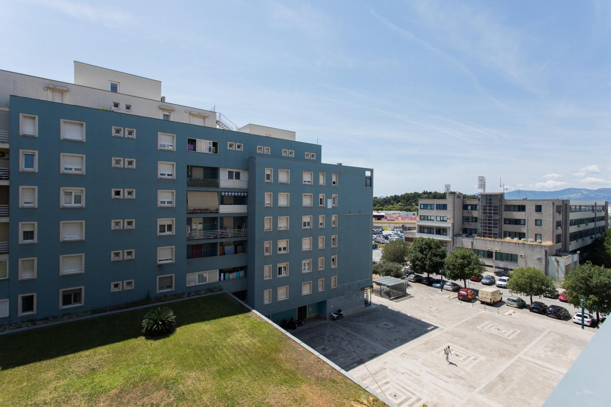 Apartment Family With Private Garage