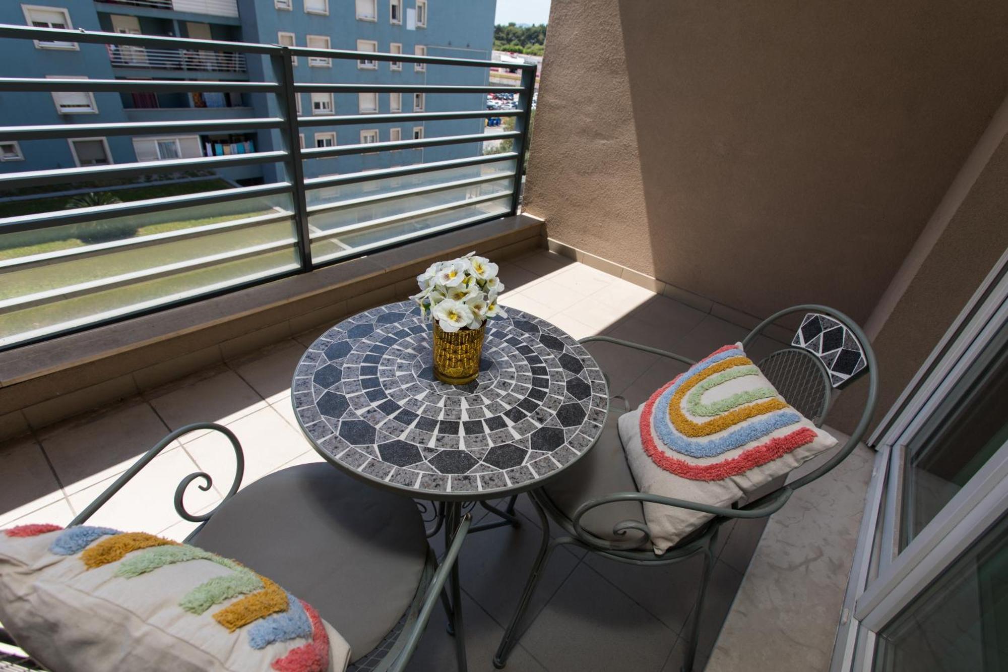 Apartment Family With Private Garage *