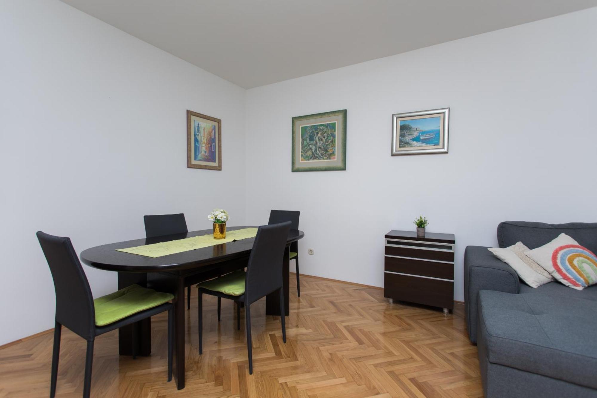 Family With Private Garage * Split